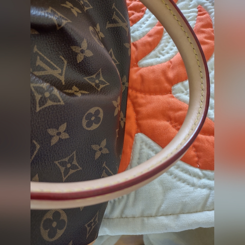 Louis Vuitton Monogram Tivoli PM Handbag - Picture 8 of 11